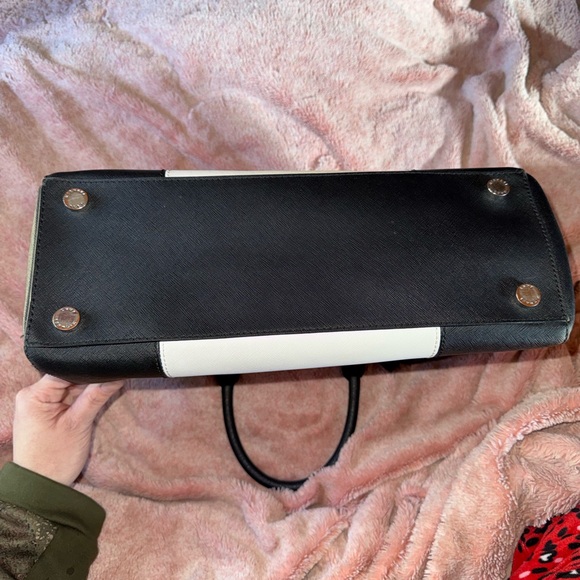 Michael Kors Sutton Center Stripe satchel in black and white saffiano leather - Picture 3 of 7